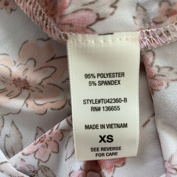 Beacon Apparel Split Neck Floral Blouse NWOT Size XS - Picture 5 of 6